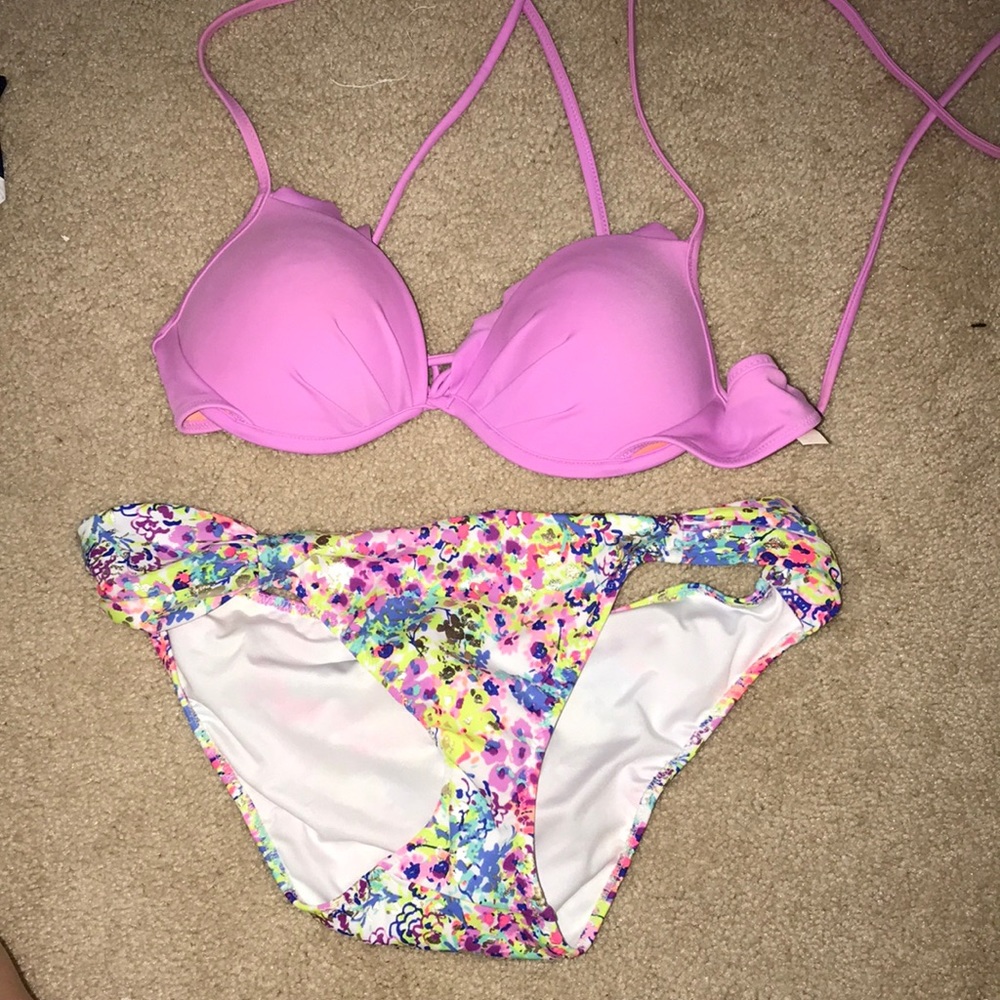 NEW VICTORIAS SECRET SWIM TOP & BOTTOMS